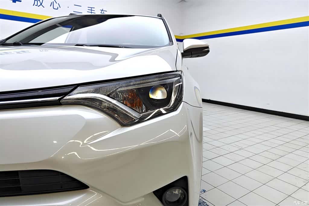 Toyota RAV4, 2018 все фото