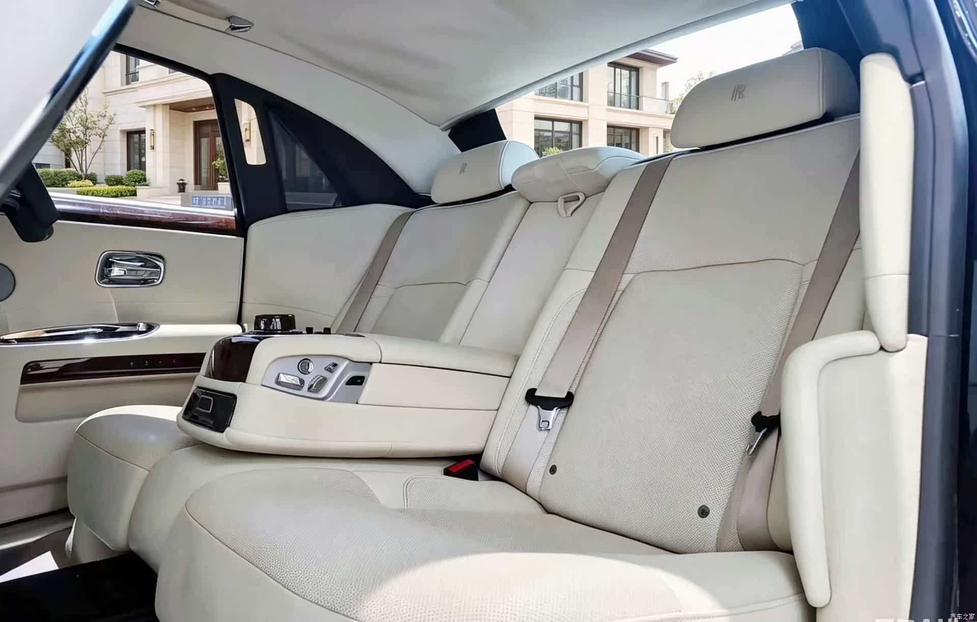 Rolls-Royce Ghost, 2011 7