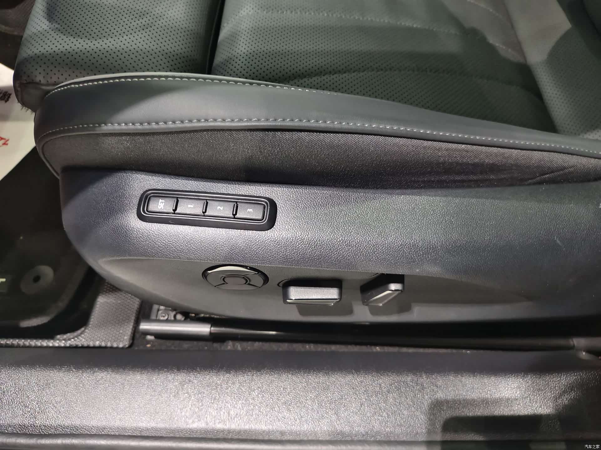 Volkswagen Passat, 2025 10