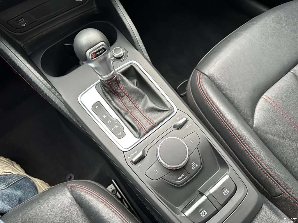 Audi Q2L, 2022 11