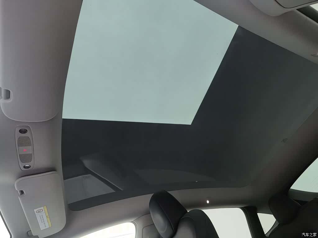 Tesla Model Y, 2024 14