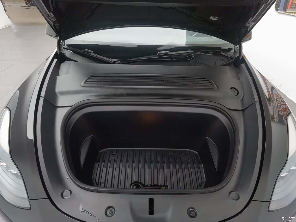 Tesla Model Y, 2024 6