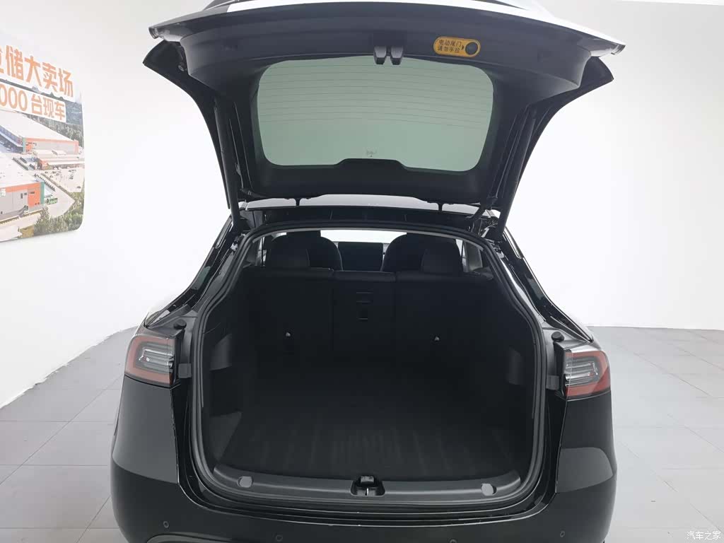 Tesla Model Y, 2024 16