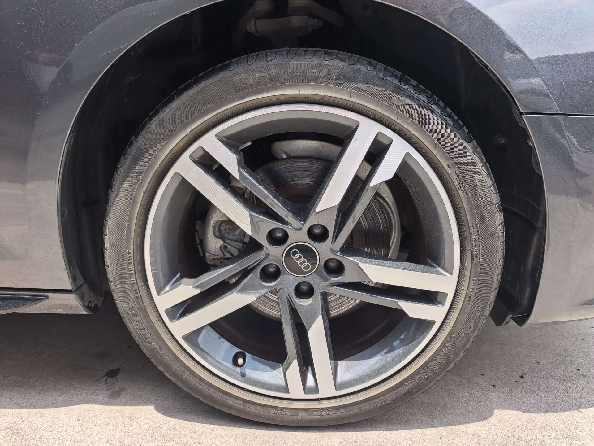 Audi A4L, 2022 все фото