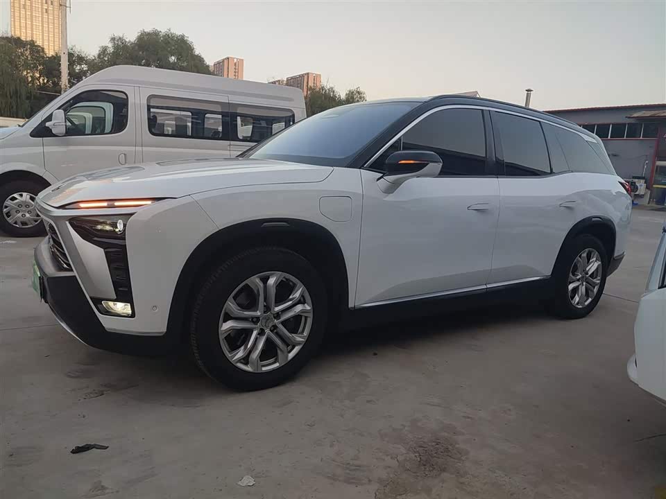 NIO ES8
