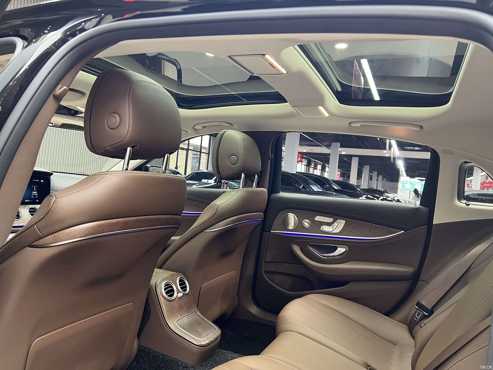 Mercedes-Benz E-Class, 2023 11