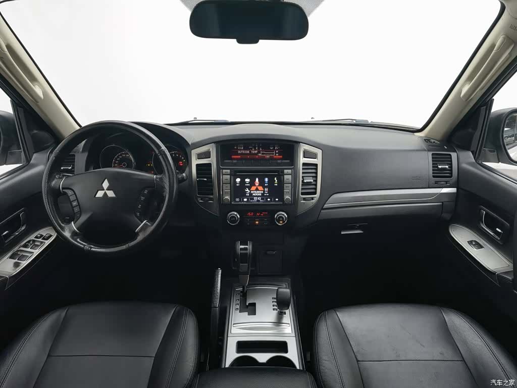 Mitsubishi Pajero, 2015 все фото
