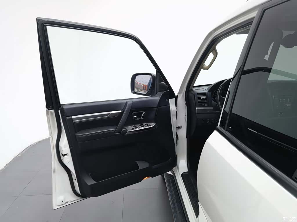 Mitsubishi Pajero, 2015 8