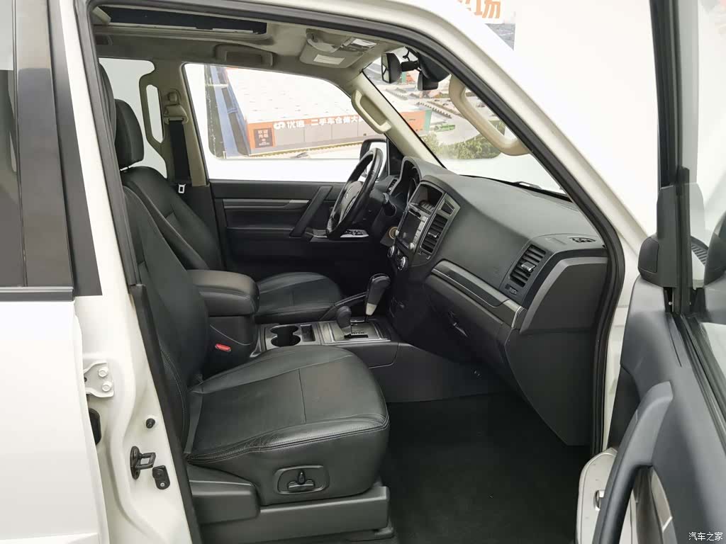 Mitsubishi Pajero, 2015 23