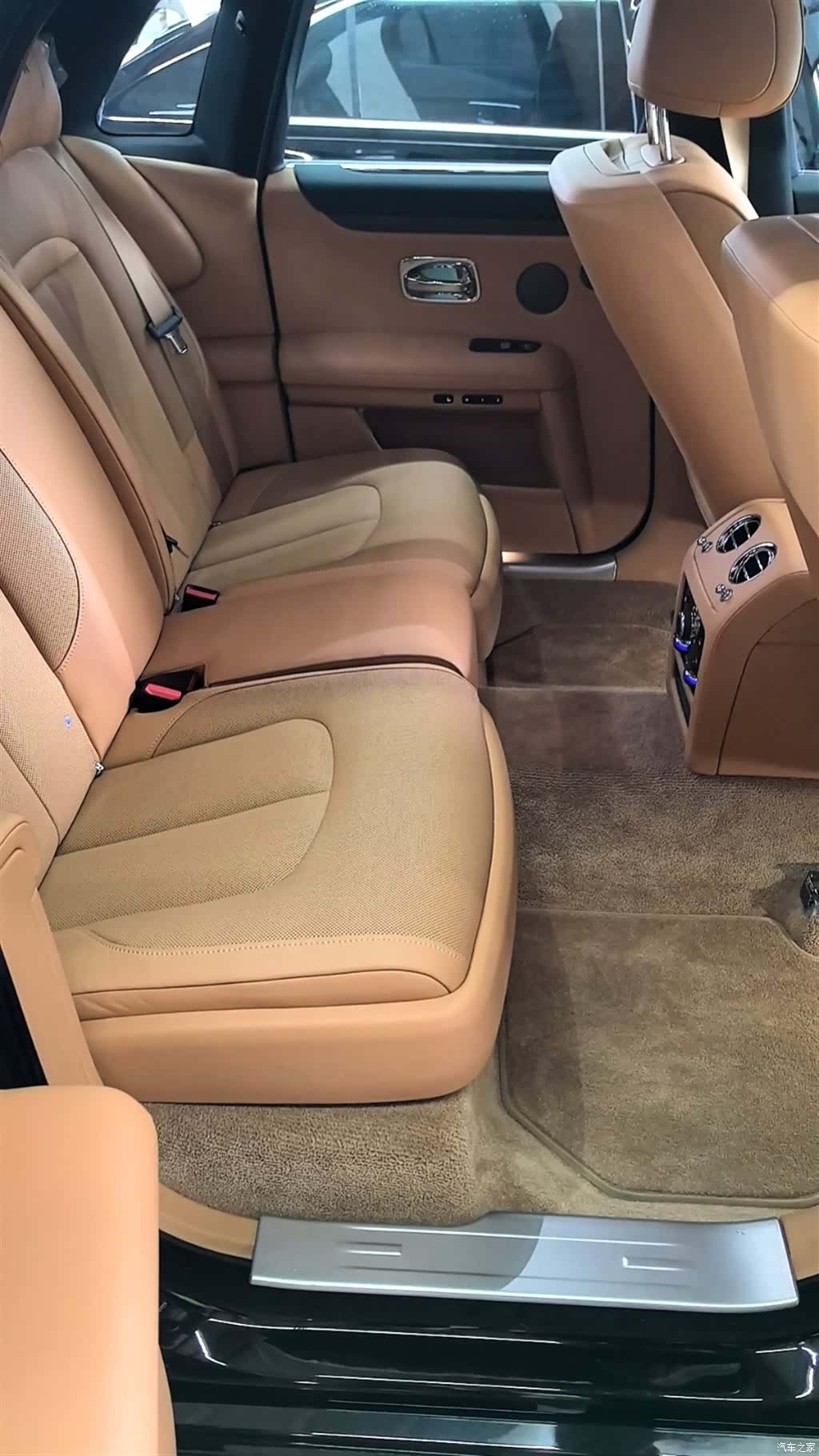 Rolls-Royce Ghost, 2022 все фото