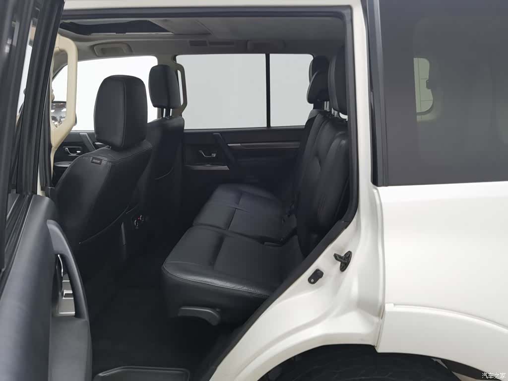 Mitsubishi Pajero, 2015 15