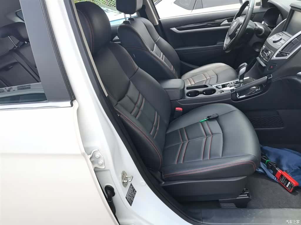 DongFeng AX7, 2016 25