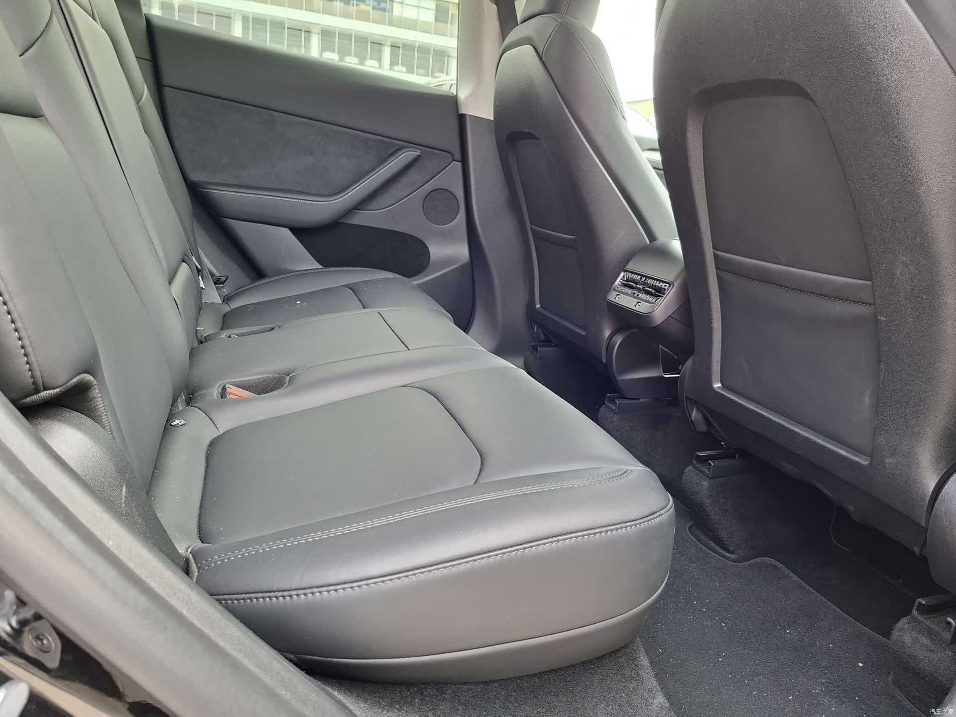 Tesla Model Y, 2024 8