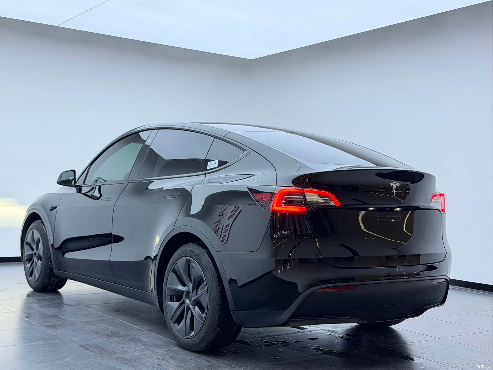 Tesla Model Y, 2024 18