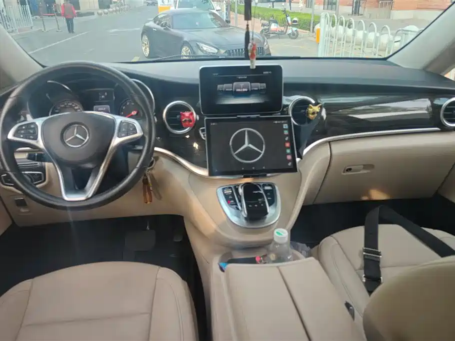 Mercedes-Benz V-class