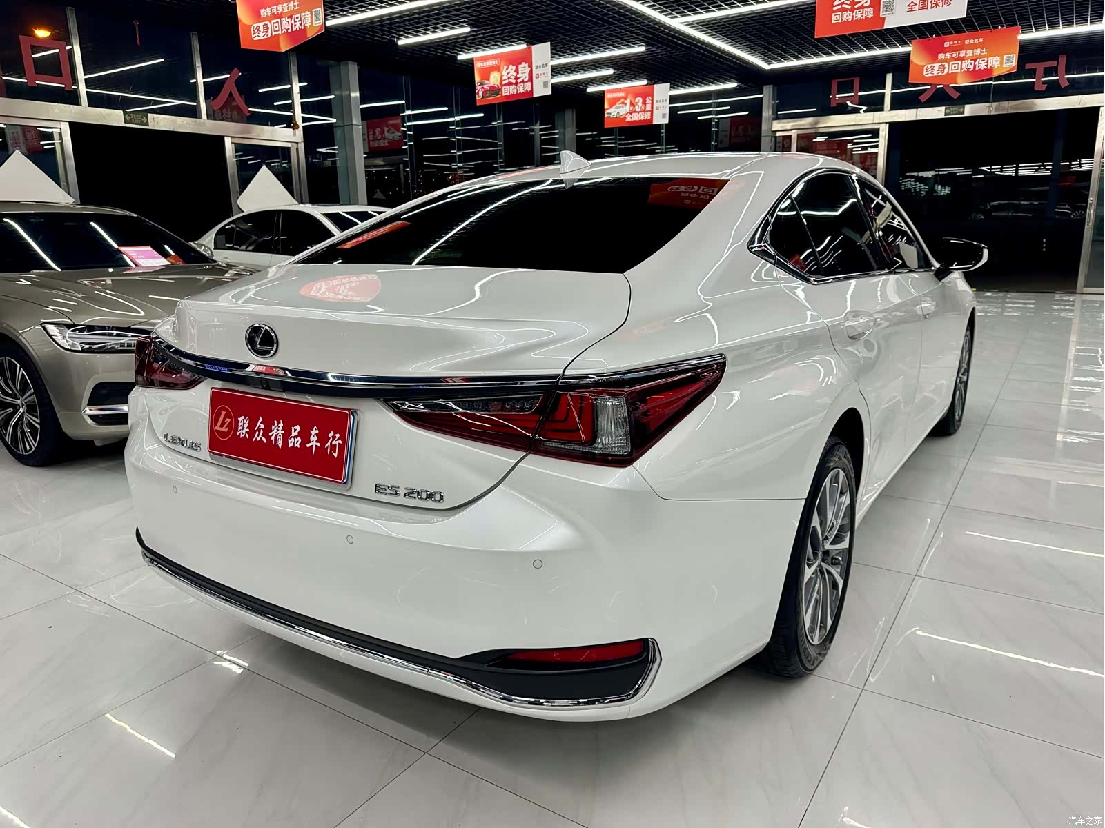 Lexus ES, 2024 4