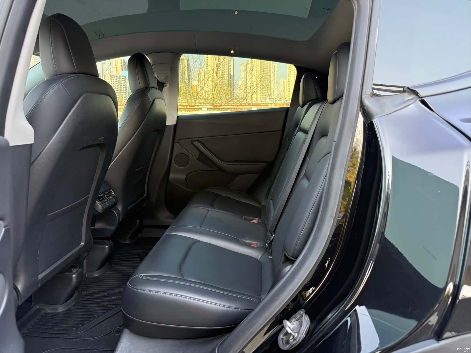 Tesla Model Y, 2021 все фото