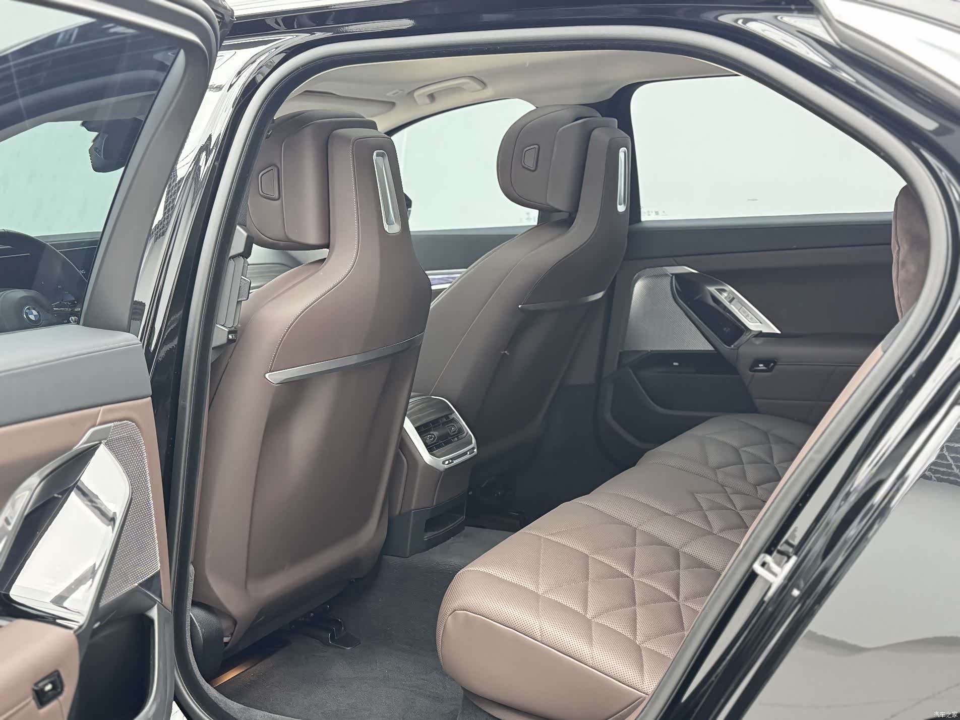 BMW i7, 2025 6