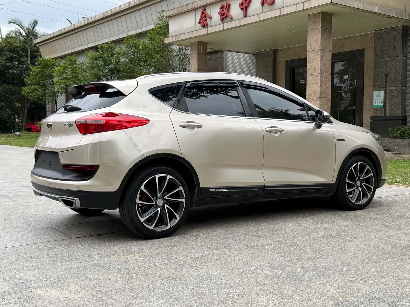 Geely Emgrand, 2017 16