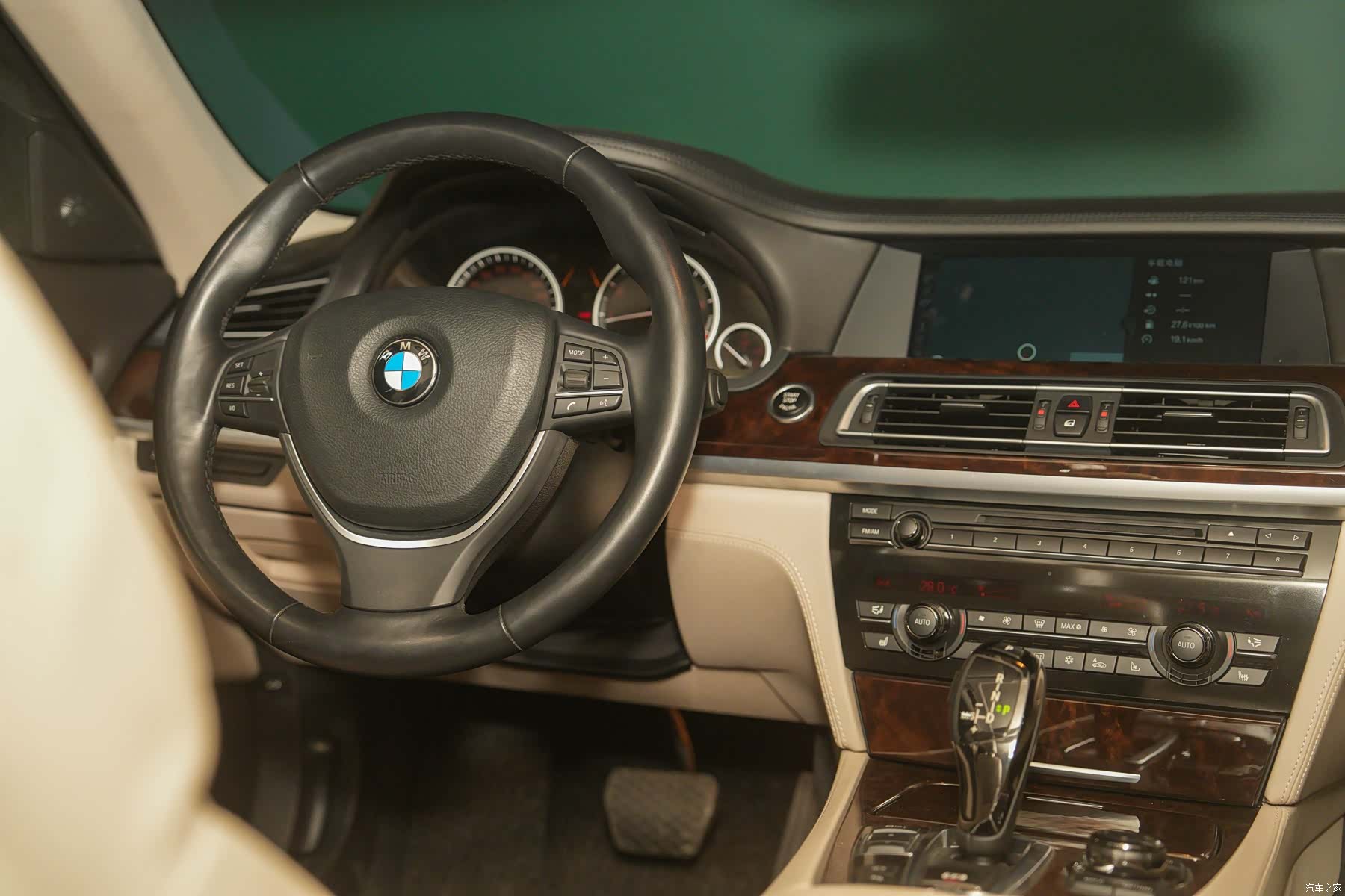 BMW 7 Series, 2012 24