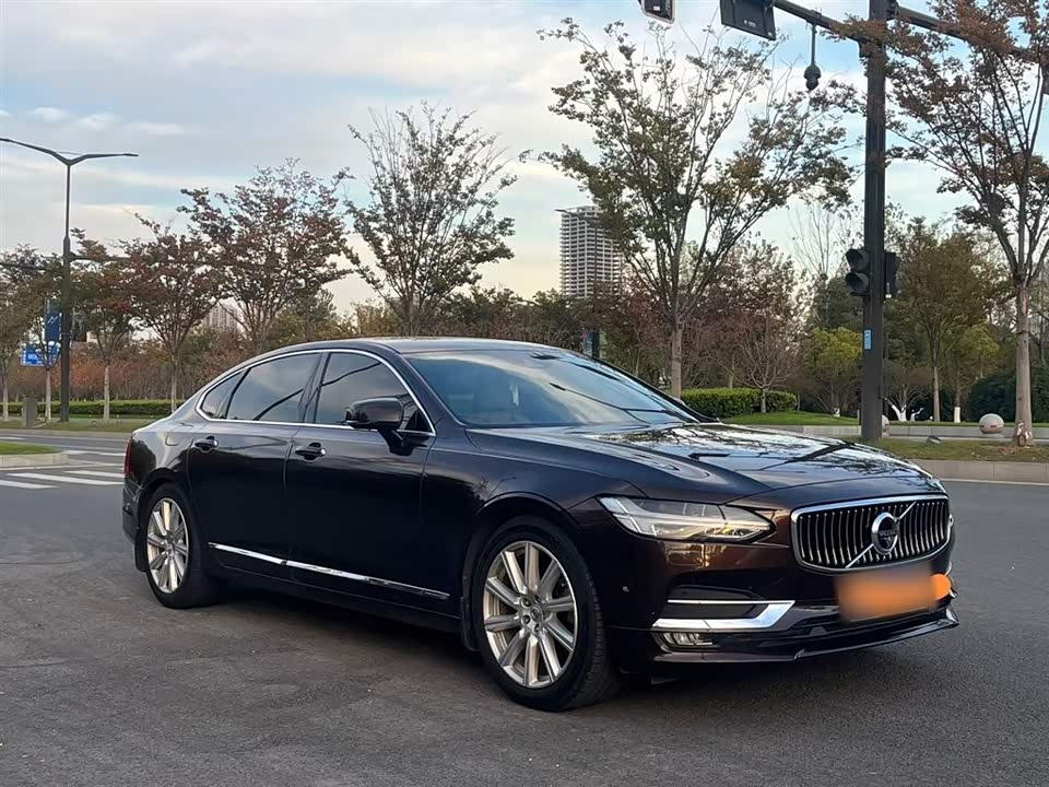 Volvo S90