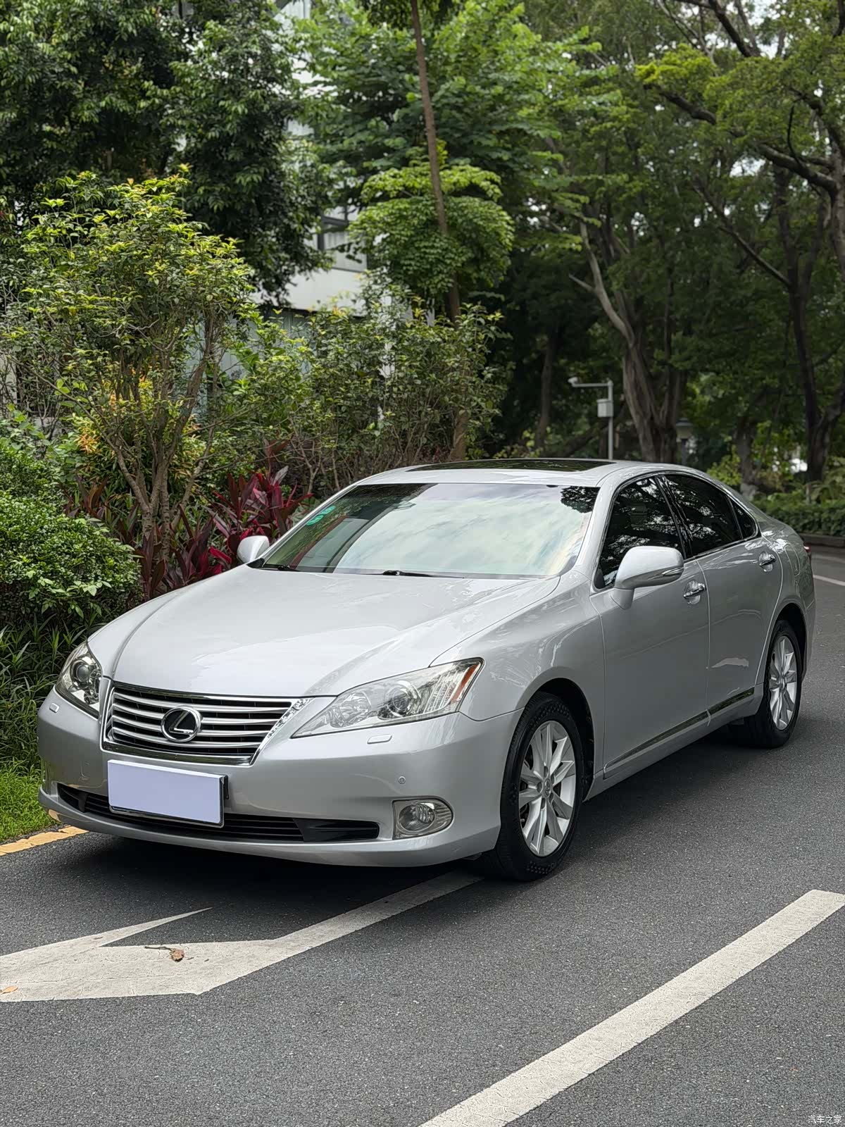 Lexus ES, 2010 1