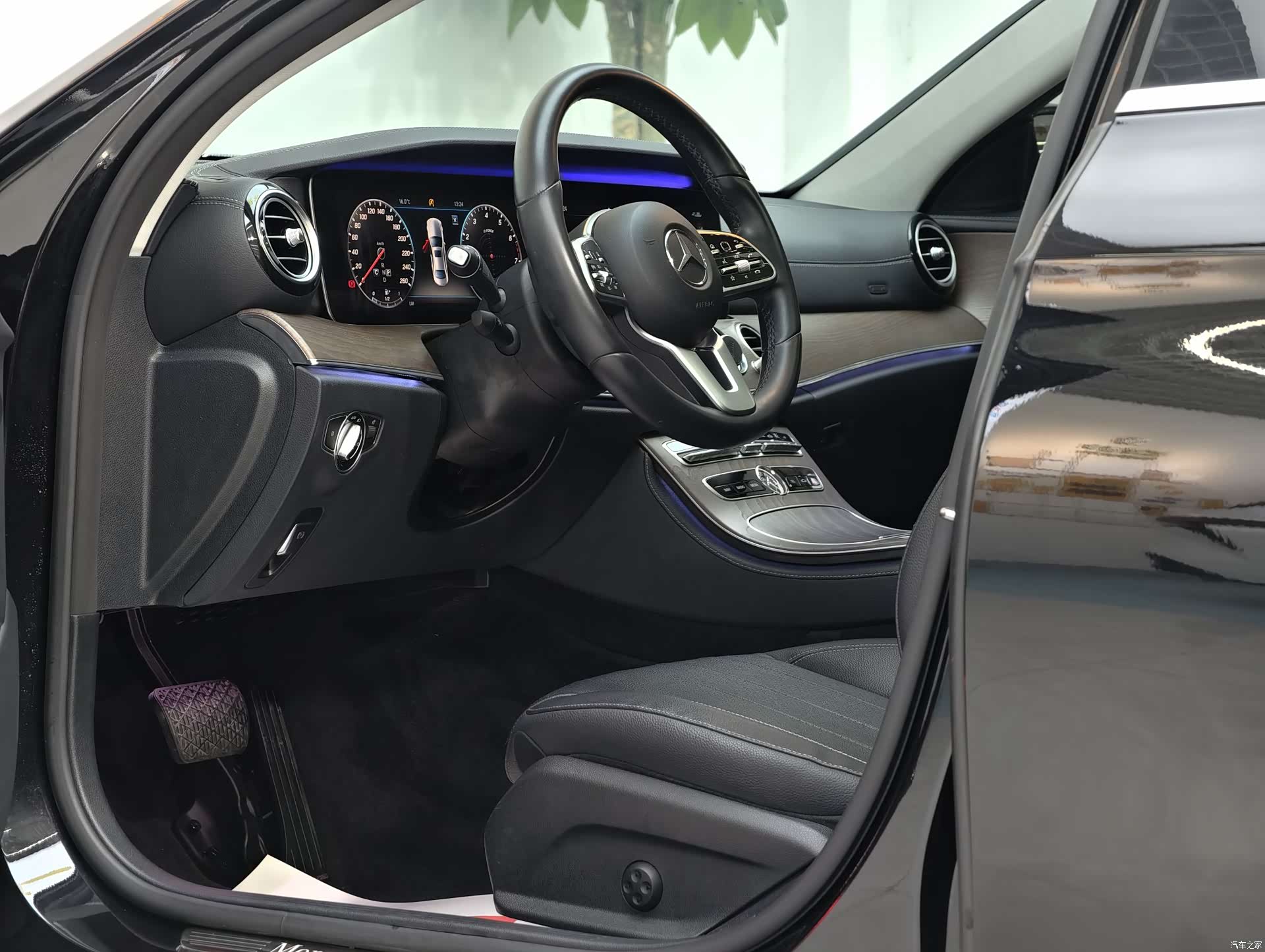 Mercedes-Benz E-Class, 2019 16