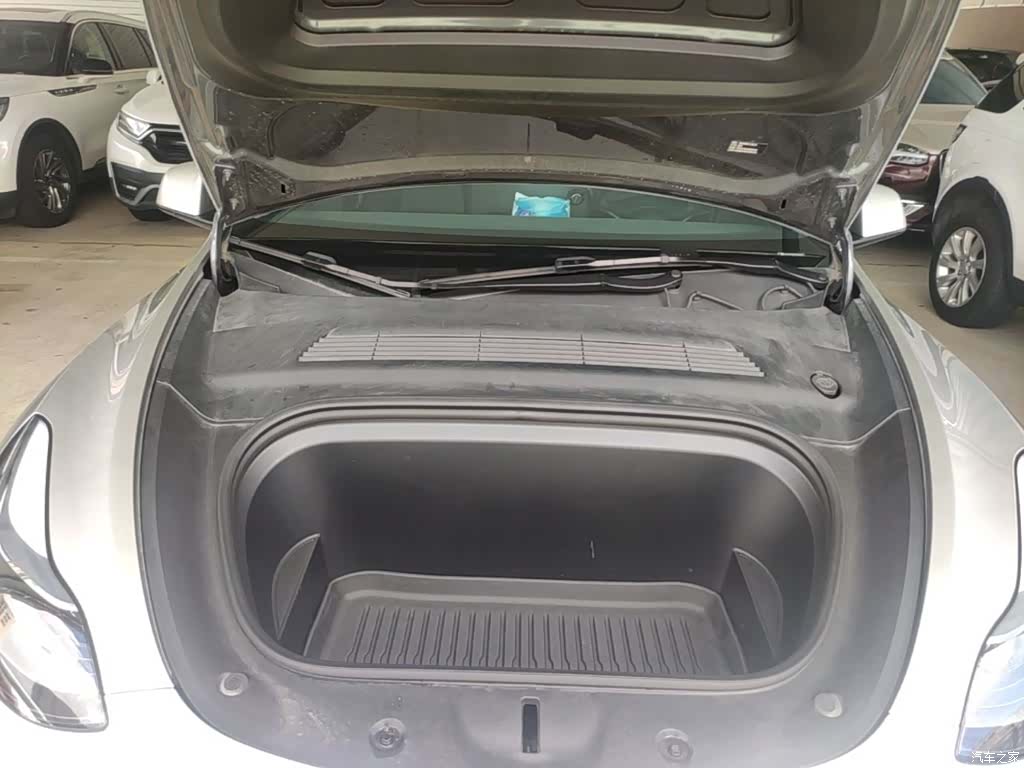 Tesla Model Y, 2024 19