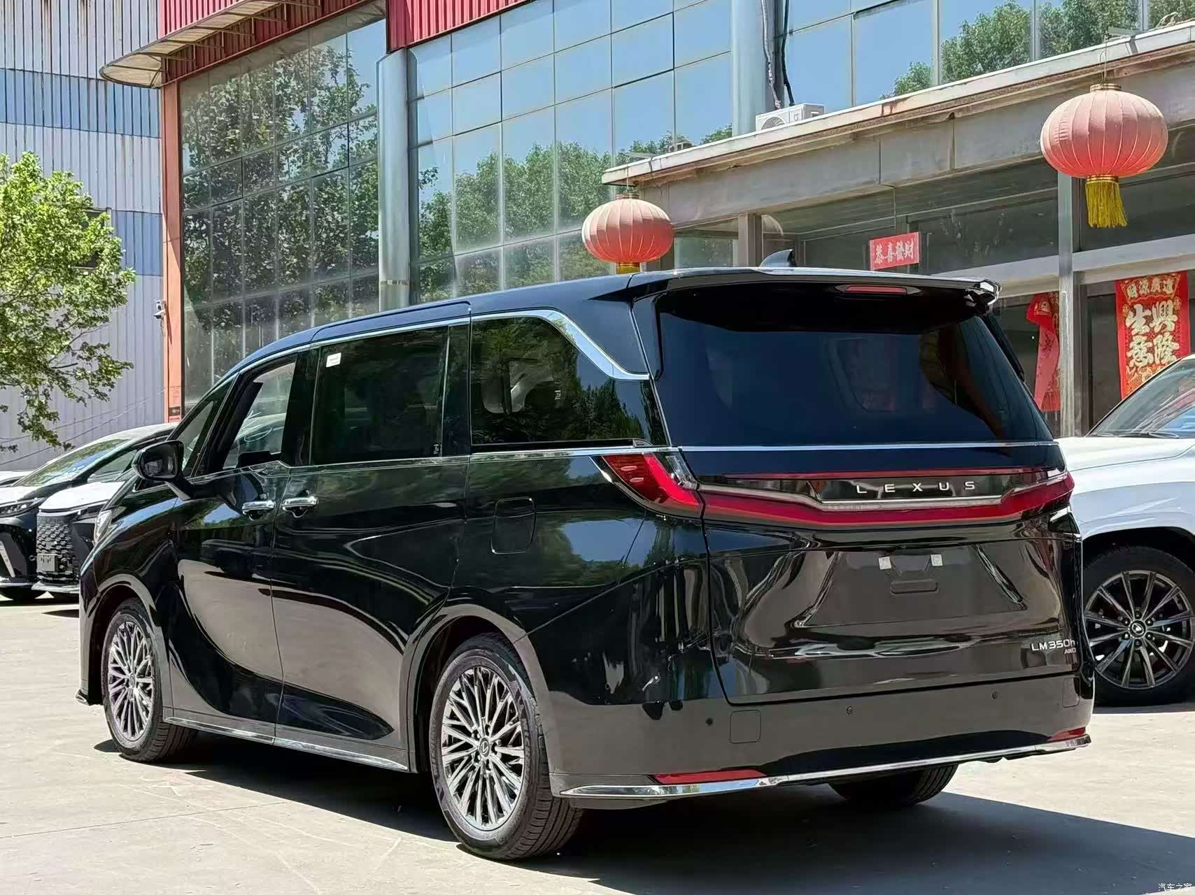 Lexus LM, 2025 все фото