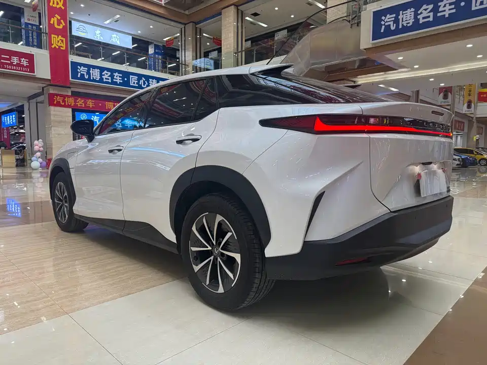 Lexus RZ
