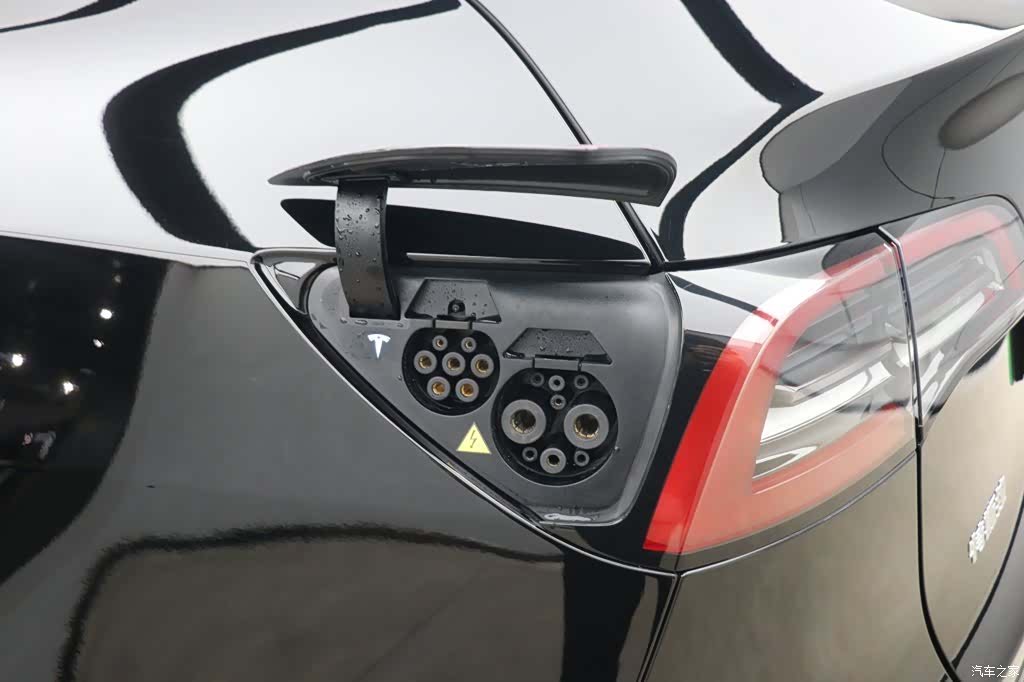 Tesla Model Y, 2024 28