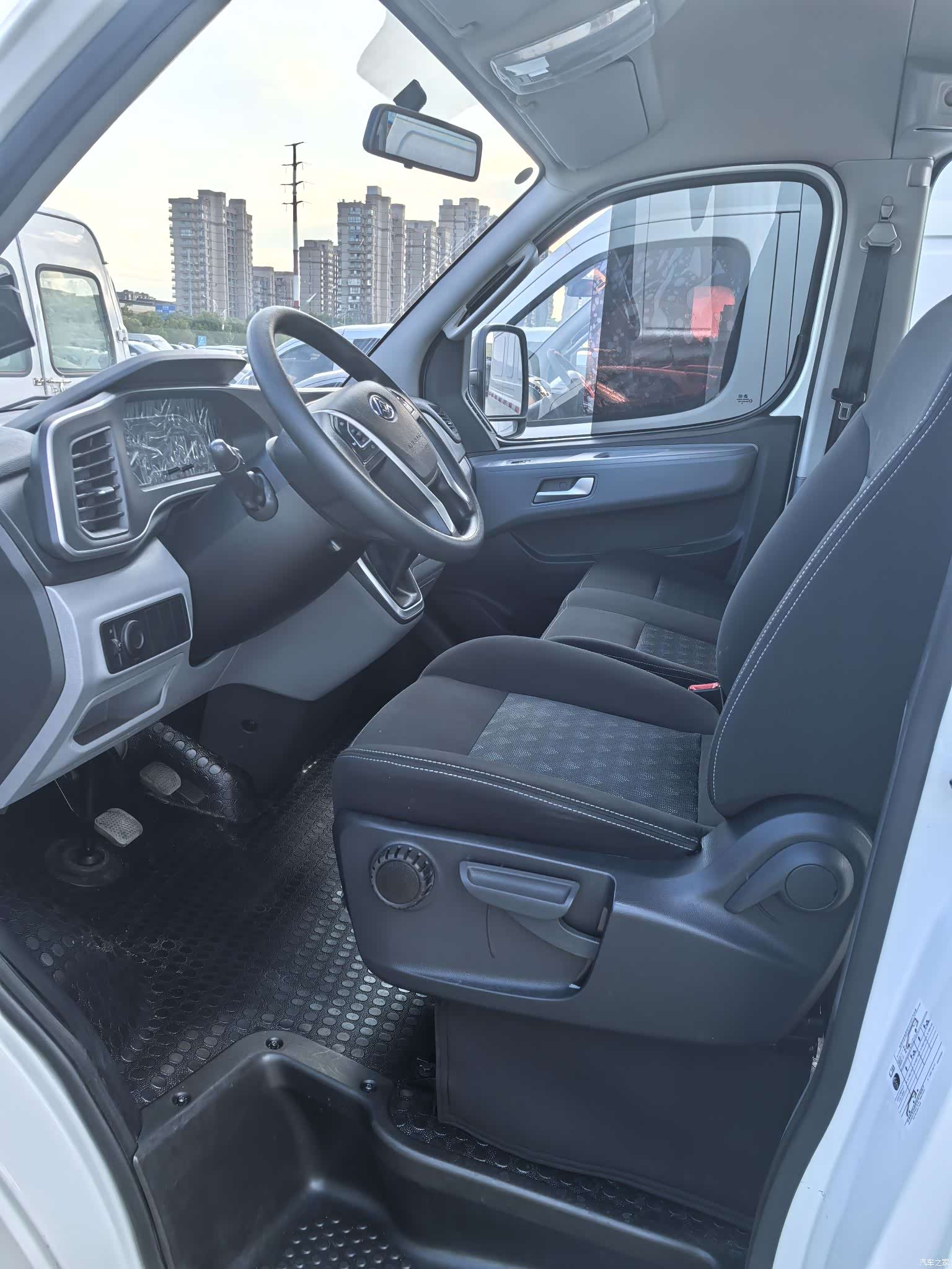 Maxus V80, 2024 6