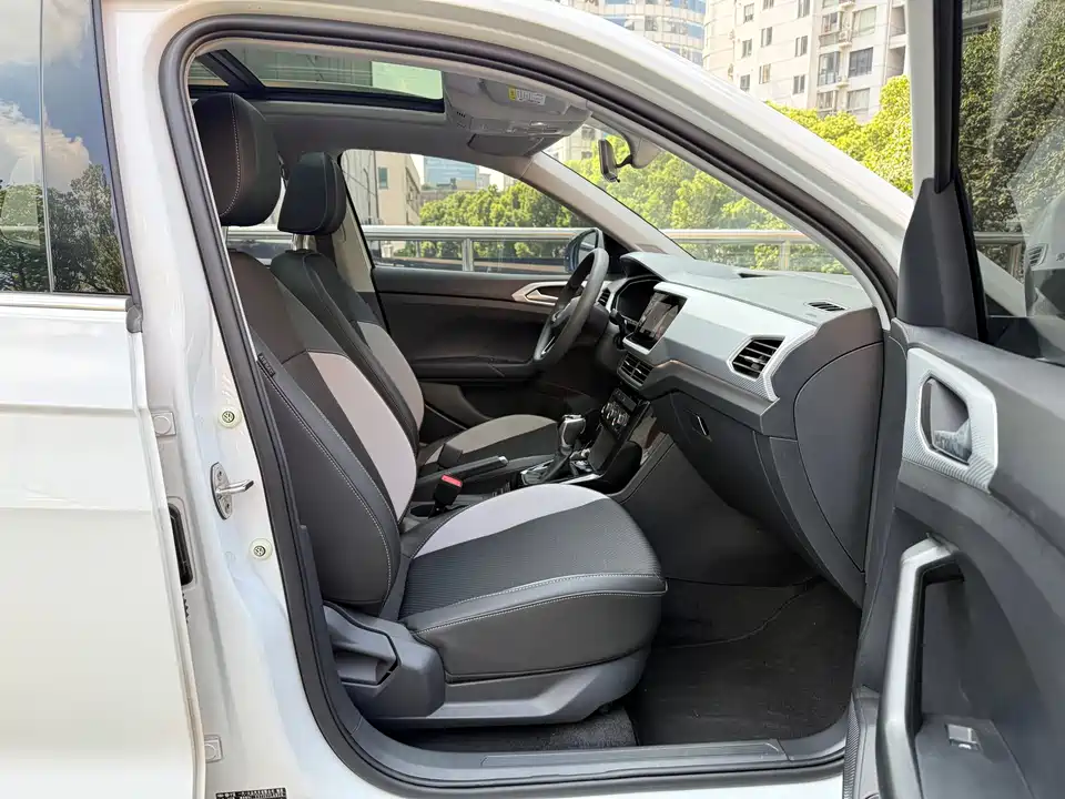 Volkswagen Exploring the shadow