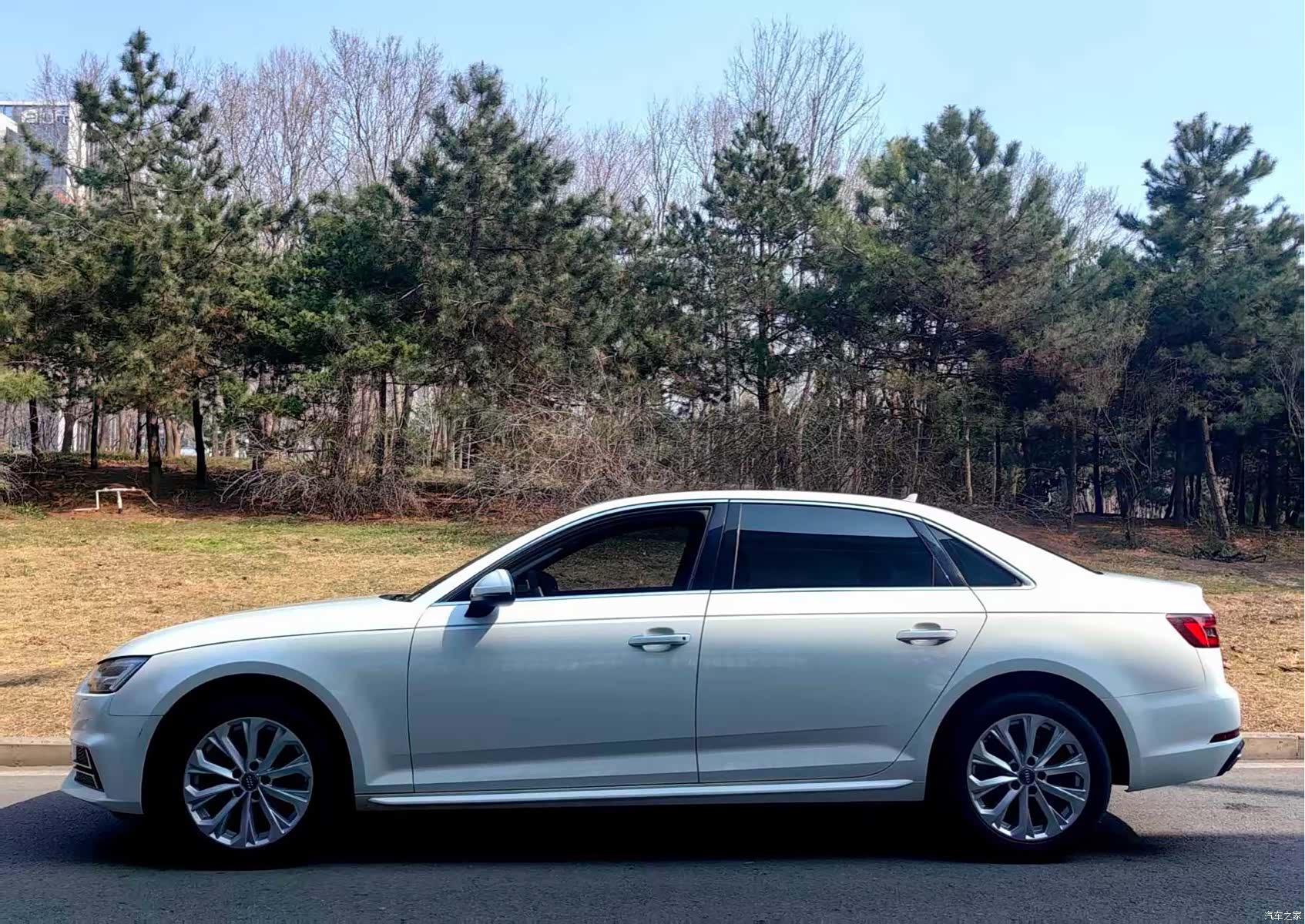 Audi A4L, 2019 3