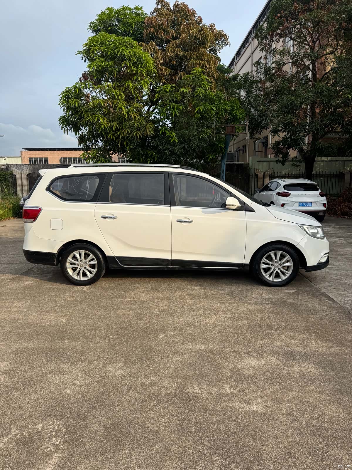 Wuling 730, 2015 4
