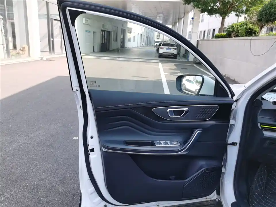 Exeed Chasing the wind