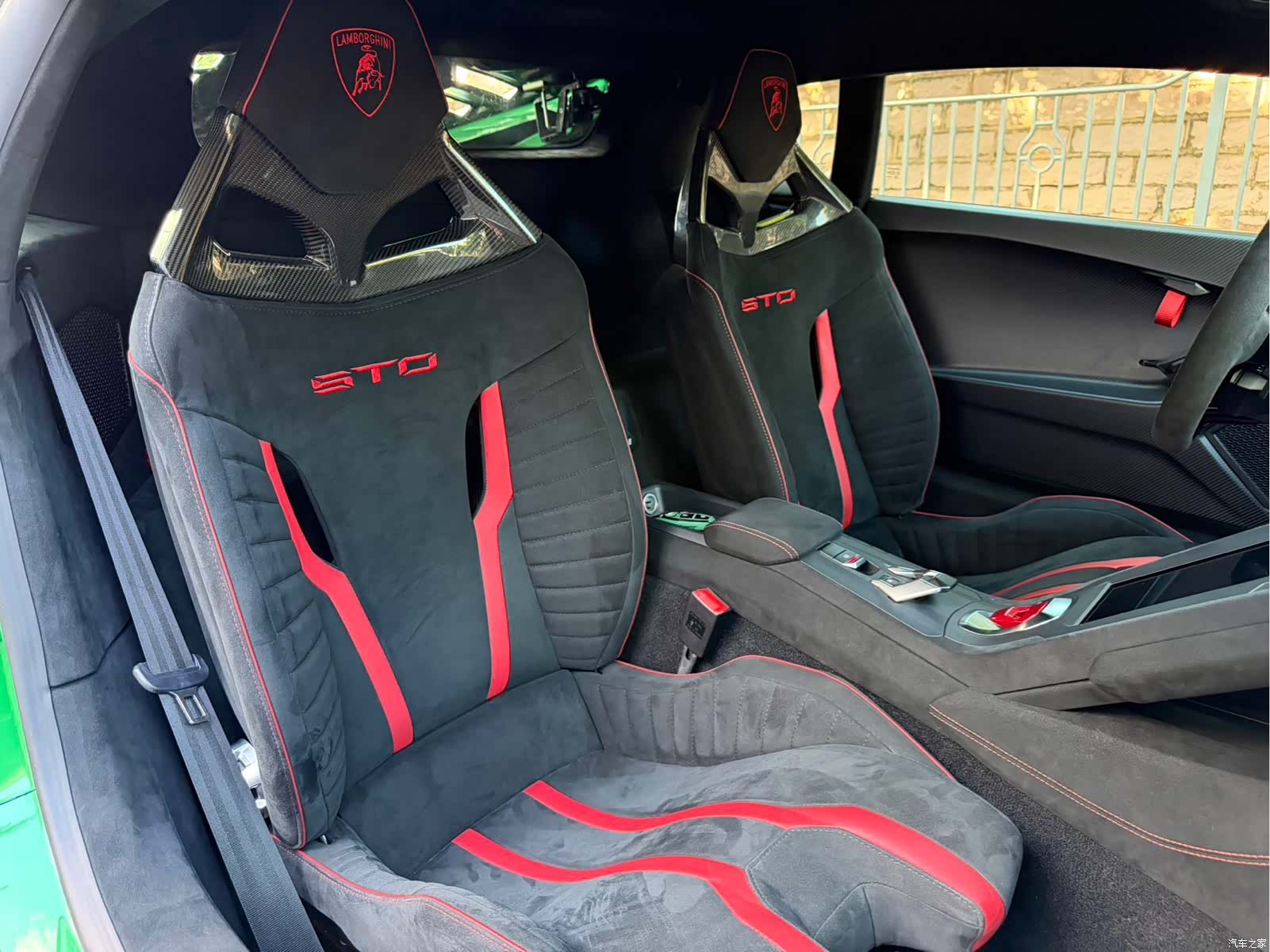 Lamborghini Huracán, 2022 все фото