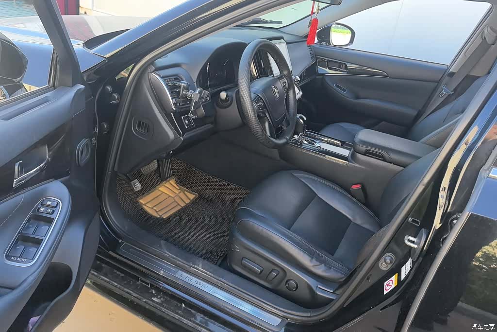 Toyota Crown, 2016 9