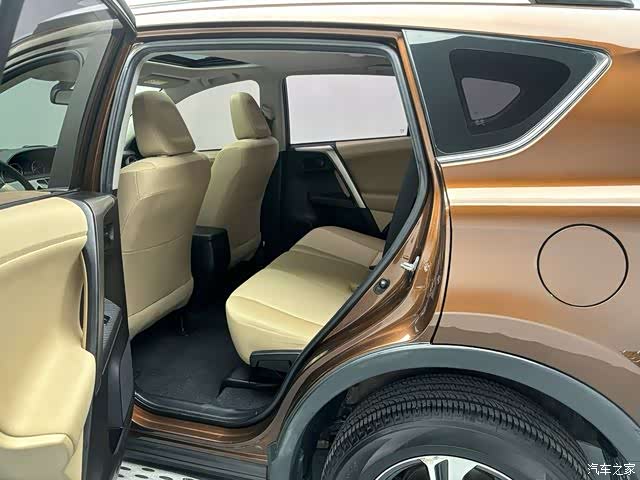 Toyota RAV4, 2016 8
