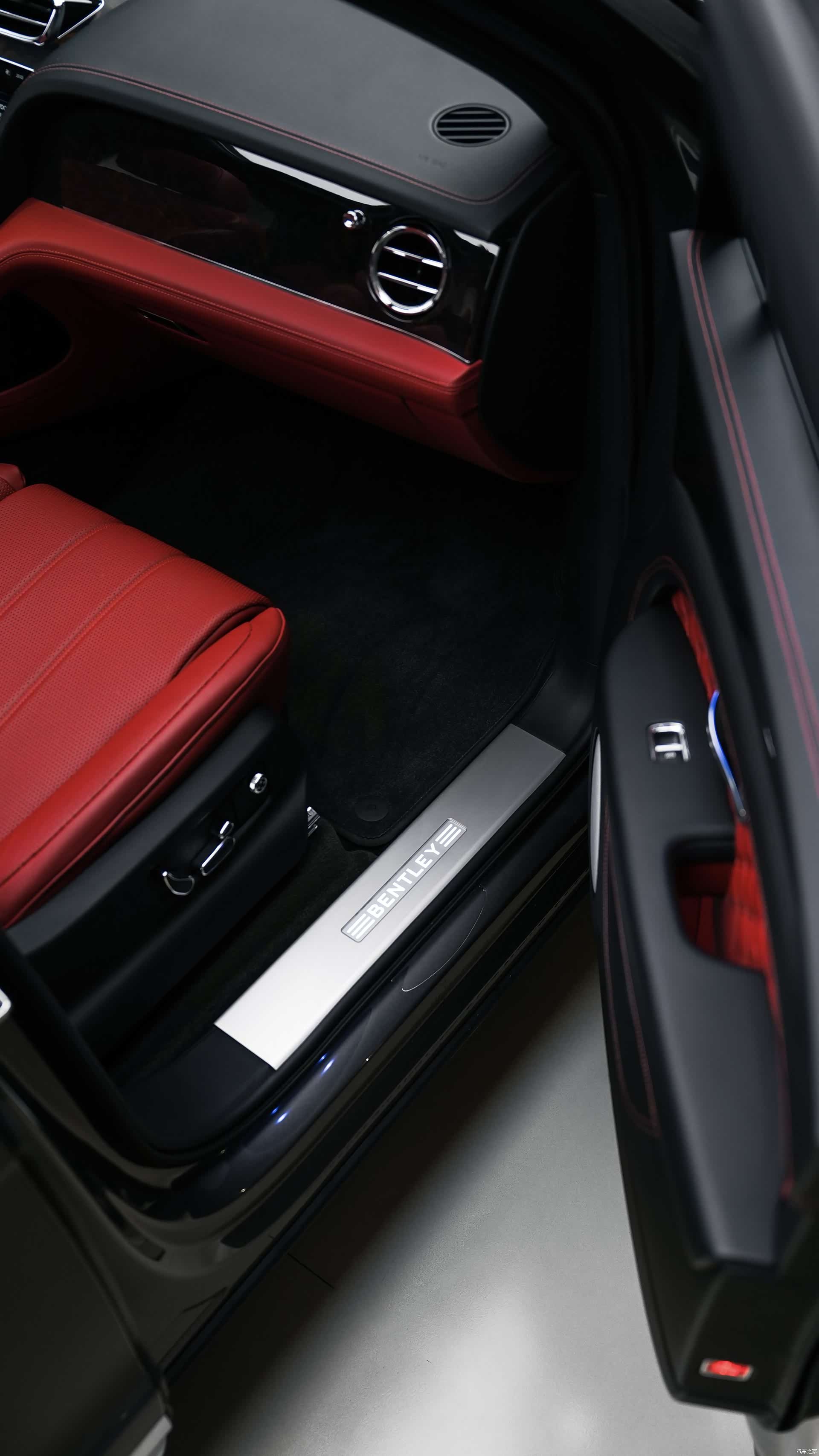 Bentley Bentayga, 2021 10