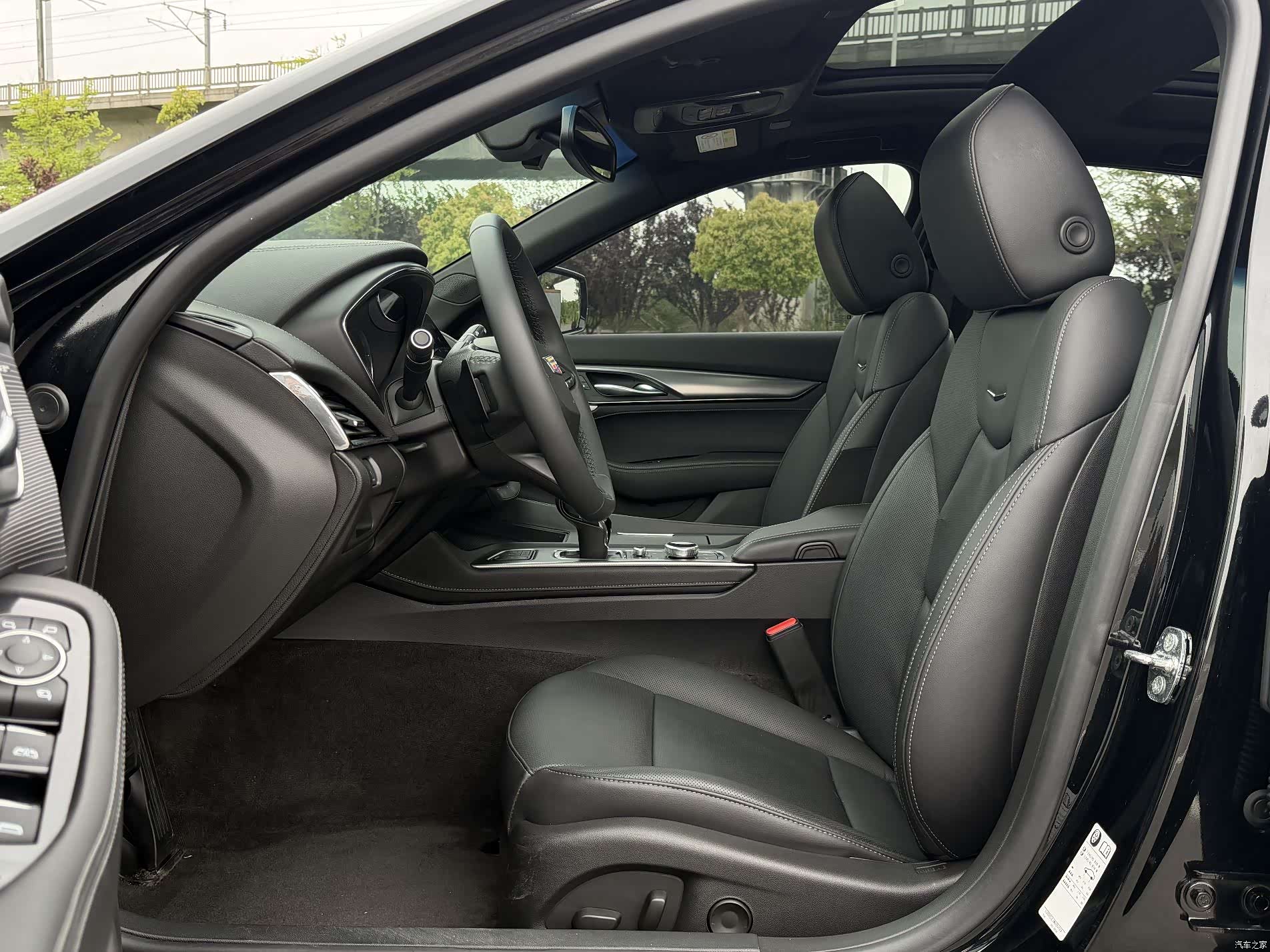 Cadillac CT5, 2022 все фото
