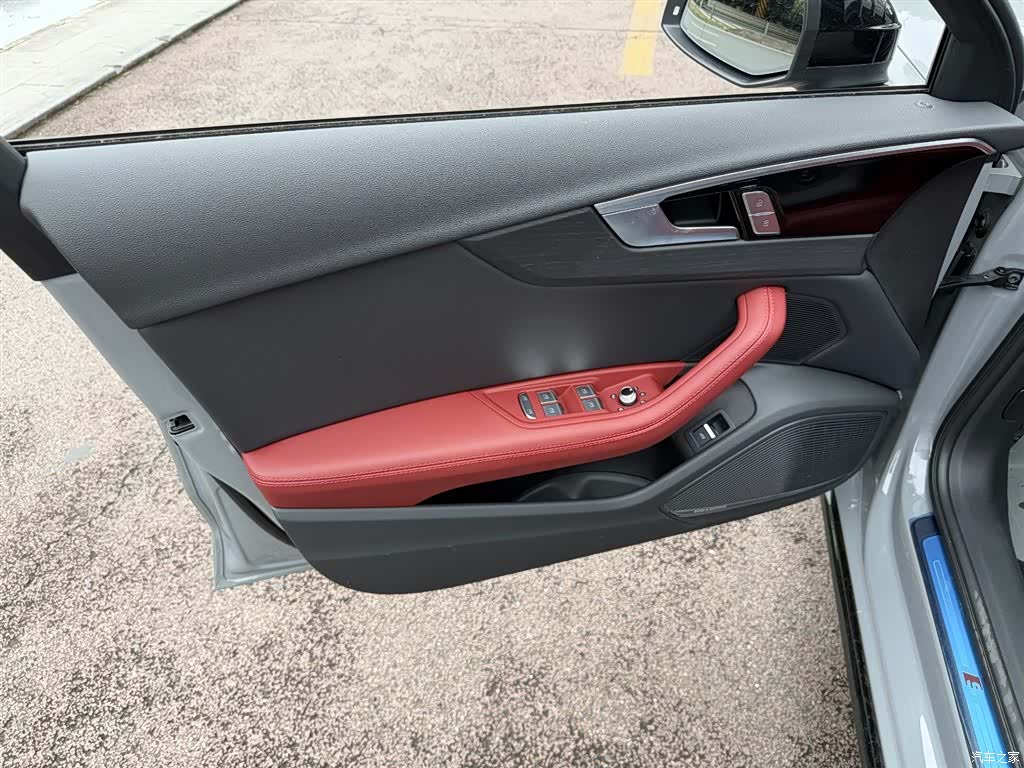 Audi A4L, 2025 6