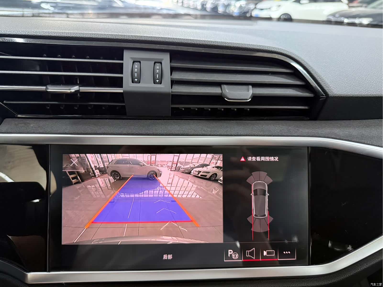 Audi Q3, 2022 11