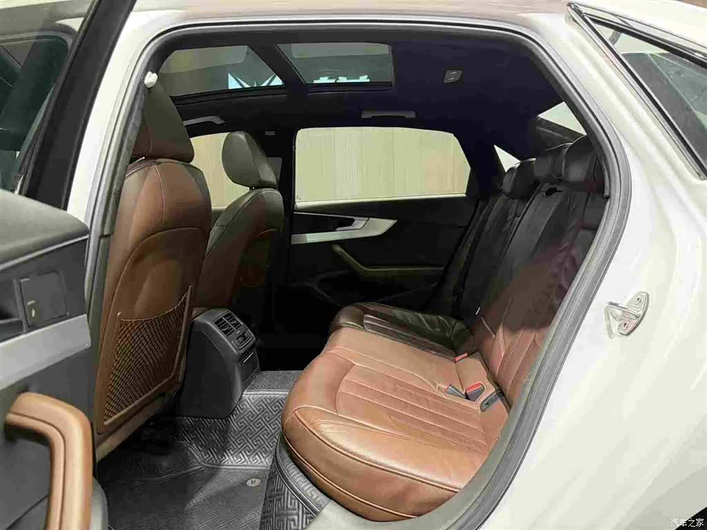 Audi A4L, 2019 все фото