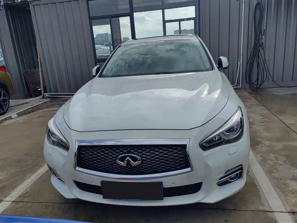 Infiniti Q50L