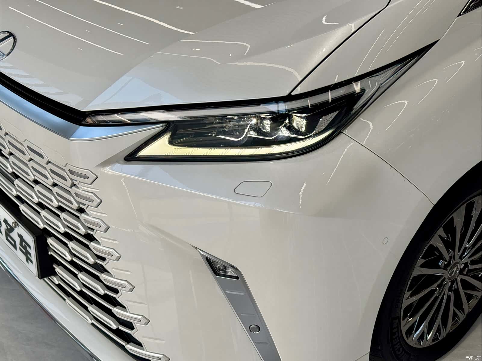 Lexus LM, 2024 14