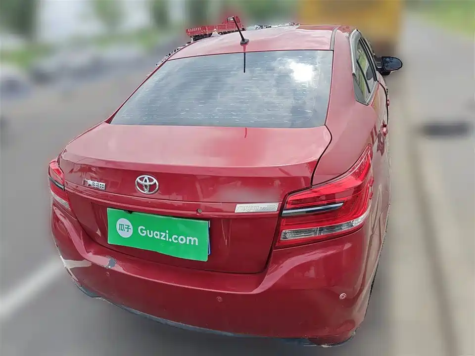 Toyota YARiS L to enjoy