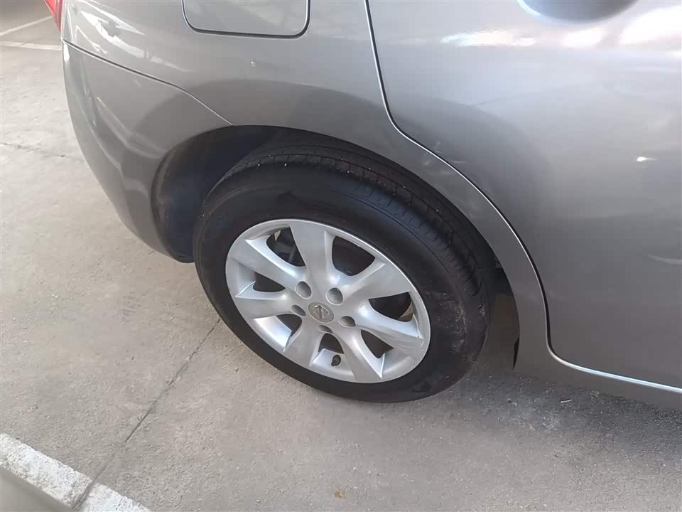 Nissan TIIDA Nissan TIIDA