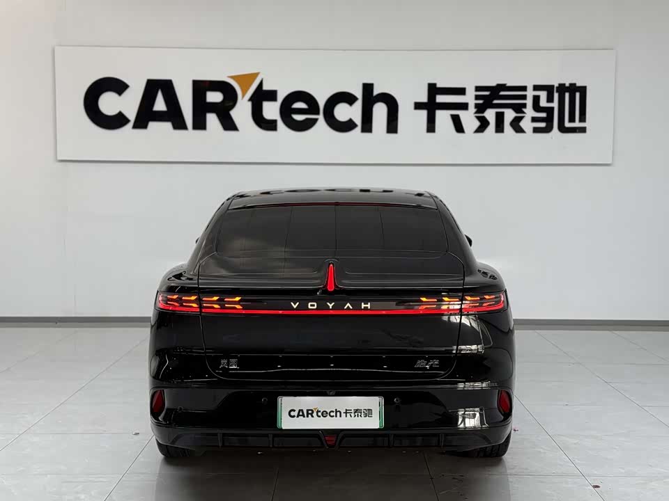 VOYAH Lantu chasing light