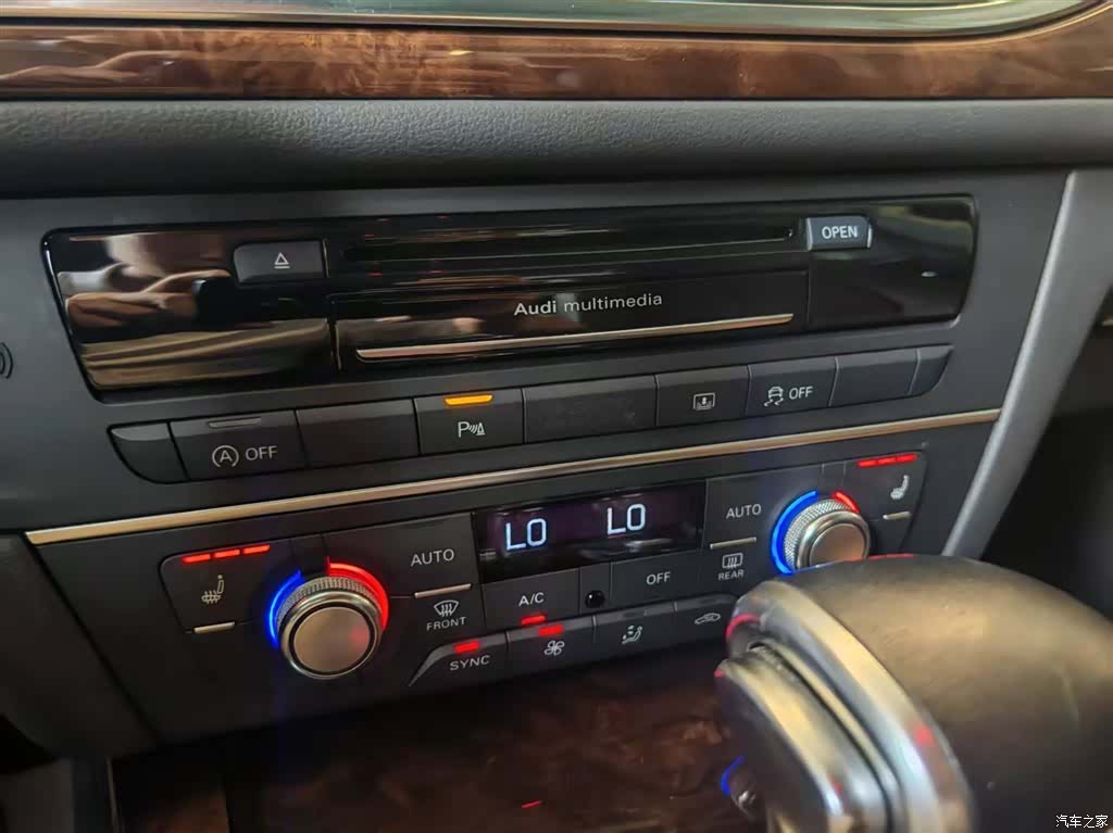 Audi A6L, 2015 12
